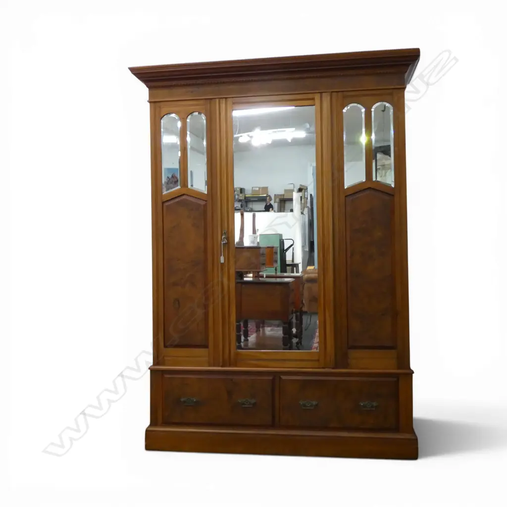 N.Z. NATIVE TIMBER WARDROBE 1570x560x2100mm Image 1++