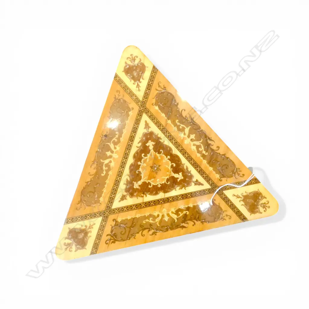 VINTAGE SORRENTO ITALIAN INLAID SMALL TRIANGULAR SIDE TABLE. A few marks. H.43mm Image 1++