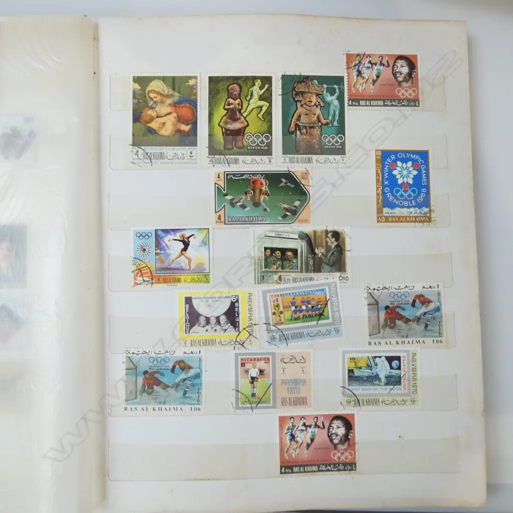 3 STAMP ALBUMS + BOOK OF HONG KONG STAMPS Image 1++