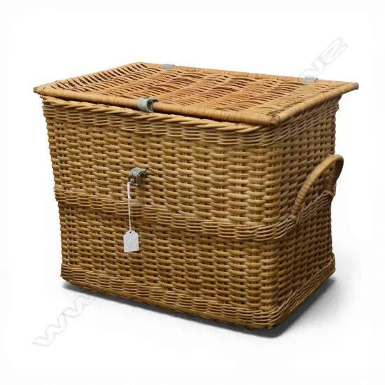 CANE LIDDED BASKET 460x330x355mm