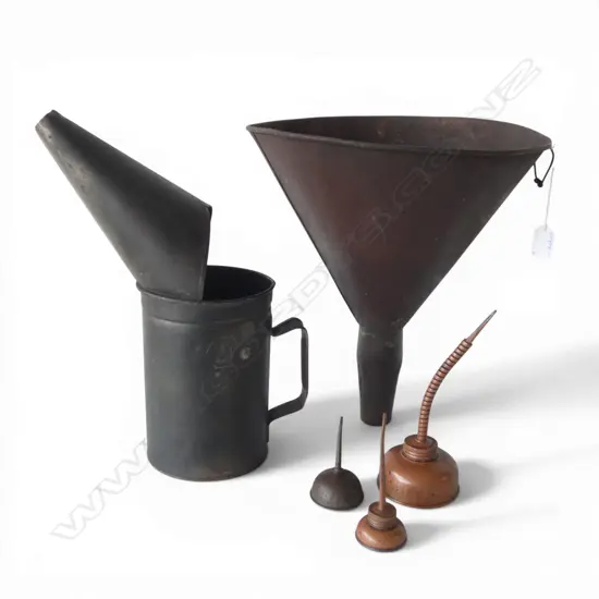 ASST. OIL CANS + RAILWAY LOCO OIL FUNNEL