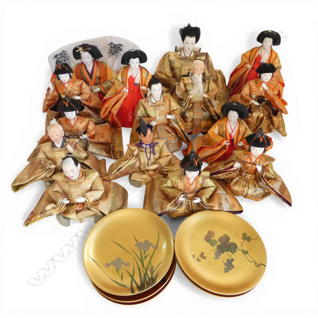 ASST. JAPANESE DOLLS + 6 GOLD LACQUER PLATES 170mm dia Image 1++