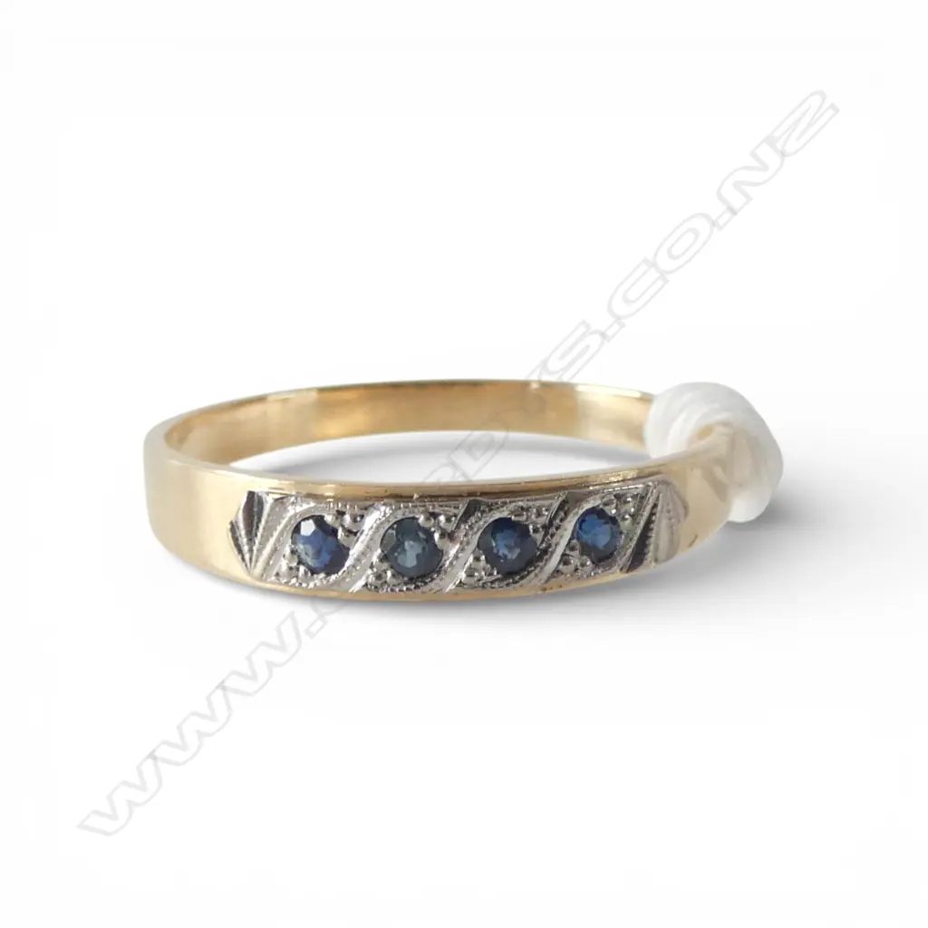 9CT RING  with 4 SAPPHIRES  SIZE W2.3gms Image 1++