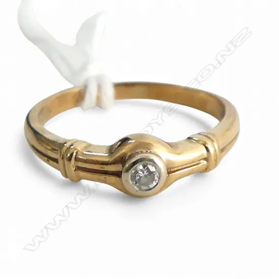 9CT DIAMOND RING, SIZE P 2.6gms