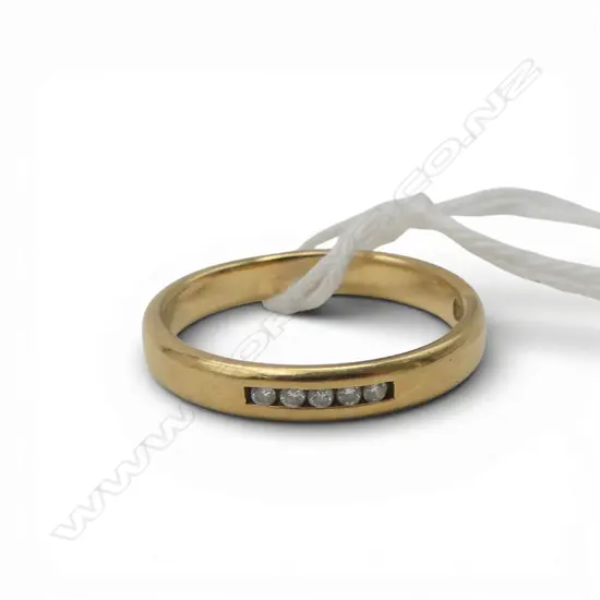 18CT 5 STONE DIAMOND RING, SIZE P 4.0gms