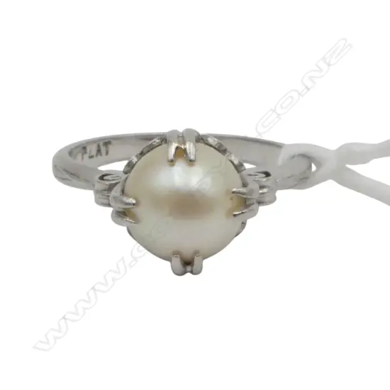 PLATINUM & PEARL RING, 5.36gm SIZE P