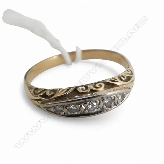 9ct GOLD 5 STONE DIAMOND RING. 2.9gms SIZE Q