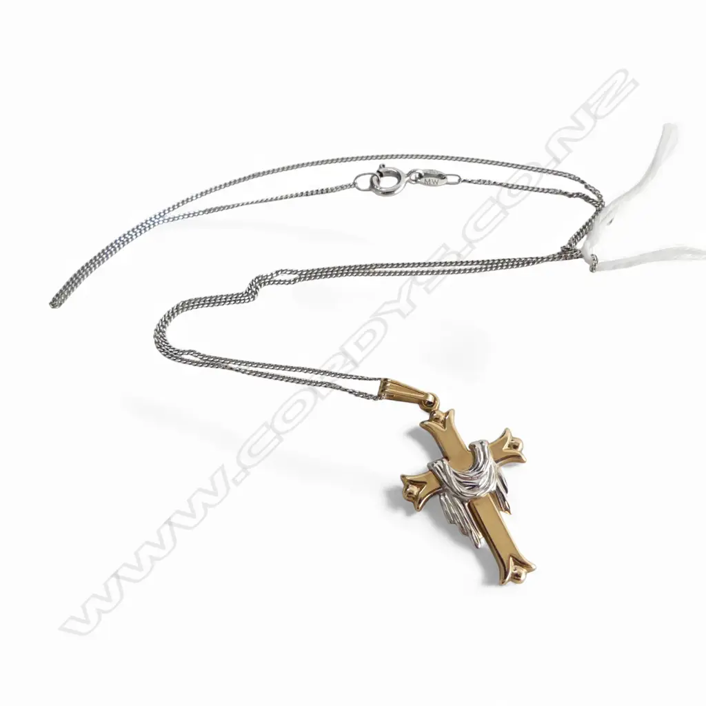 9CT CROSS PENDANT ON 9CT WG CHAIN 2.8gms Image 1++