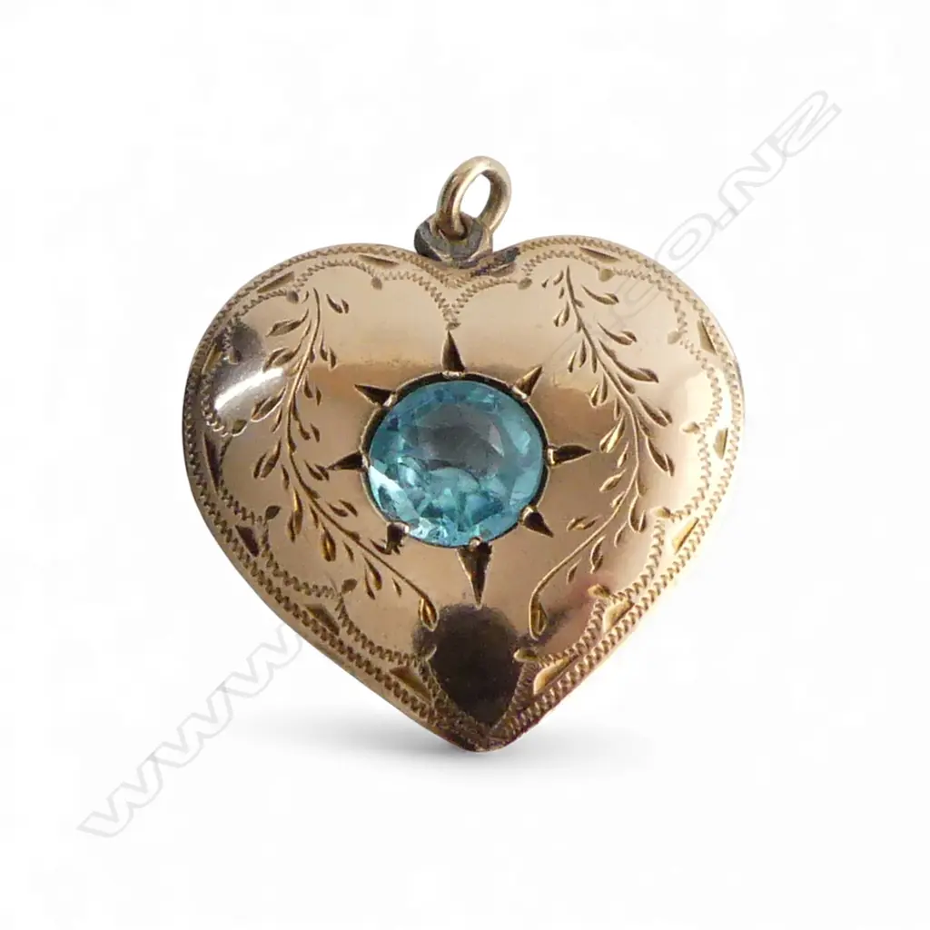 9ct BLUE STONE HEART PENDANT 22x22mm, 1.9gms chip to top of stone Image 1++