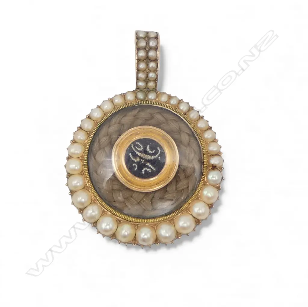 8CT GOLD  AND PEARL MOURNING PENDANT 6.79gms Image 1++