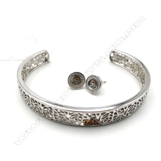 CLOGAU 925 SILVER BANGLE, 17.9gms + PR MATCHING EARRINGS, BOTH BOXED