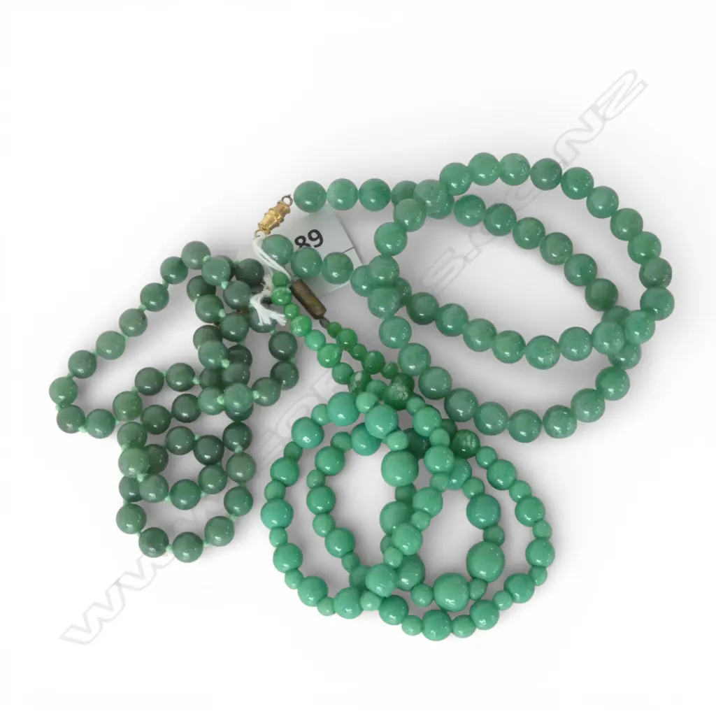 3 vintage GREEN BEAD NECKLACES from 400 to 500mm 1 glass & 2 chrysoprase ? Image 1++