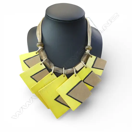 VINTAGE STYLE WOOD AND BEAD NECKLACE 540mm