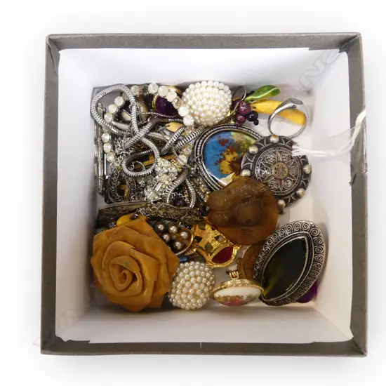 ASST. SILVER & COSTUME JEWELLERY