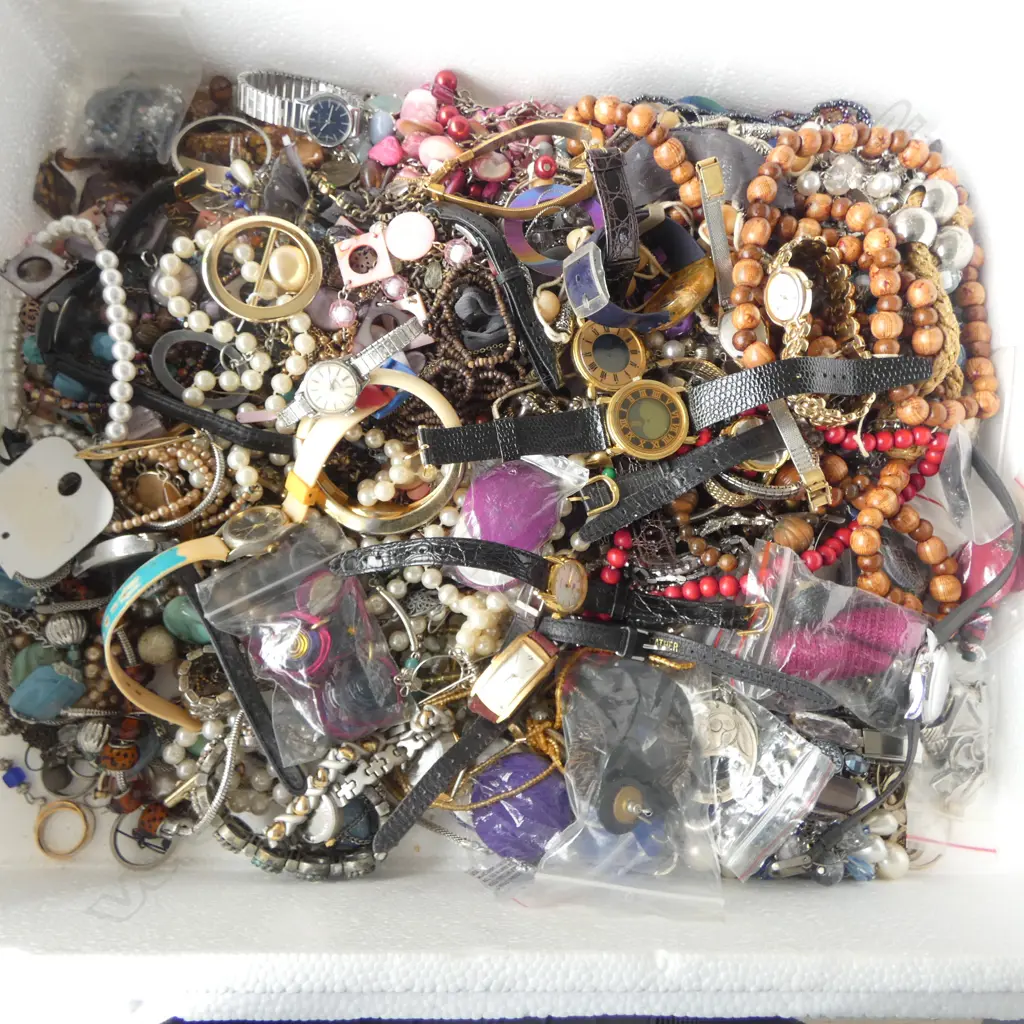 ASST. COSTUME JEWELLERY Image 1++