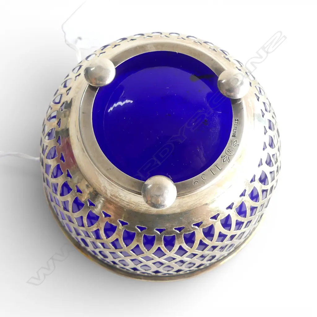 S/SILVER BLUE GLASS LINED SUGAR BOWL SILVER WEIGHT 51GMS Image 1++