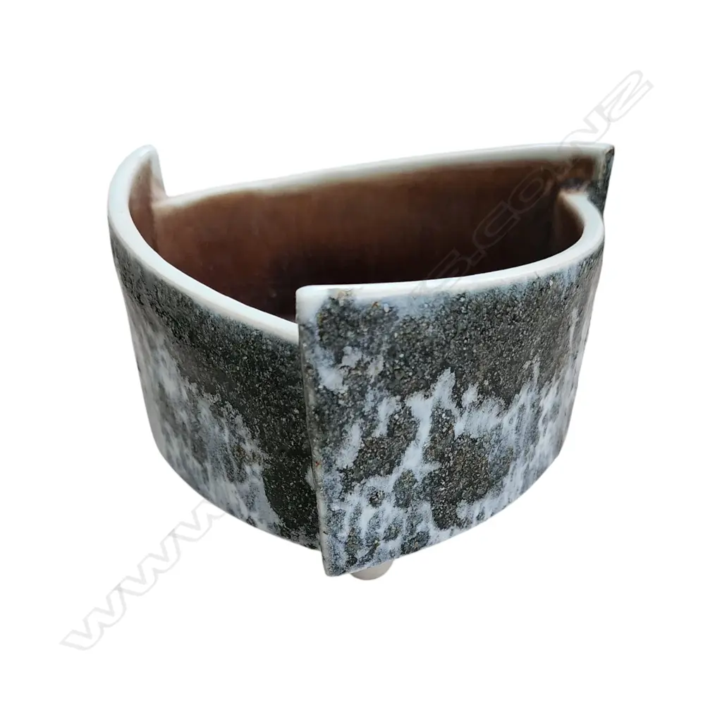 JAPANESE MODERNIST IKEBANA VASE FROM YAMASAN POTTERIES 1960’S Image 1++