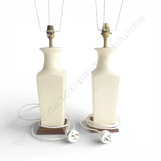 PR CREAM GLAZE TABLE LAMPS H.440mm