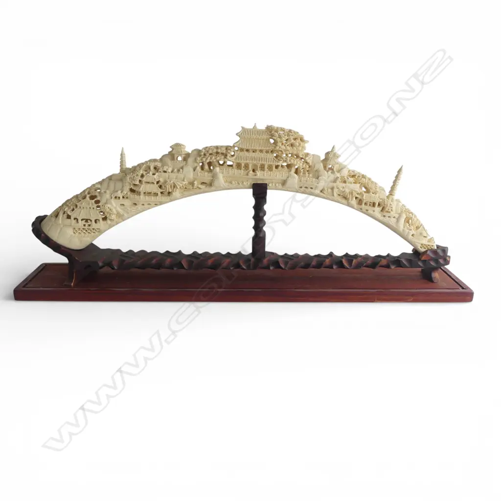 CHINESE RESIN HORN W.680mm faults in display case760x140x300mm Image 1++