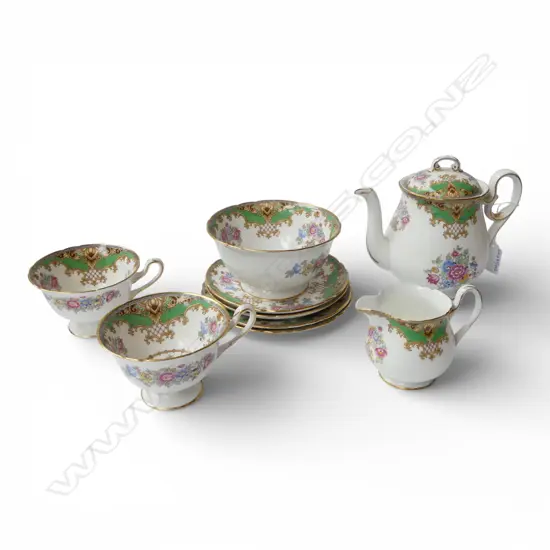 SHELLEY CHINA 3PC TEASET & 2 MATCHING CSPS GREEN SHERATON PAT