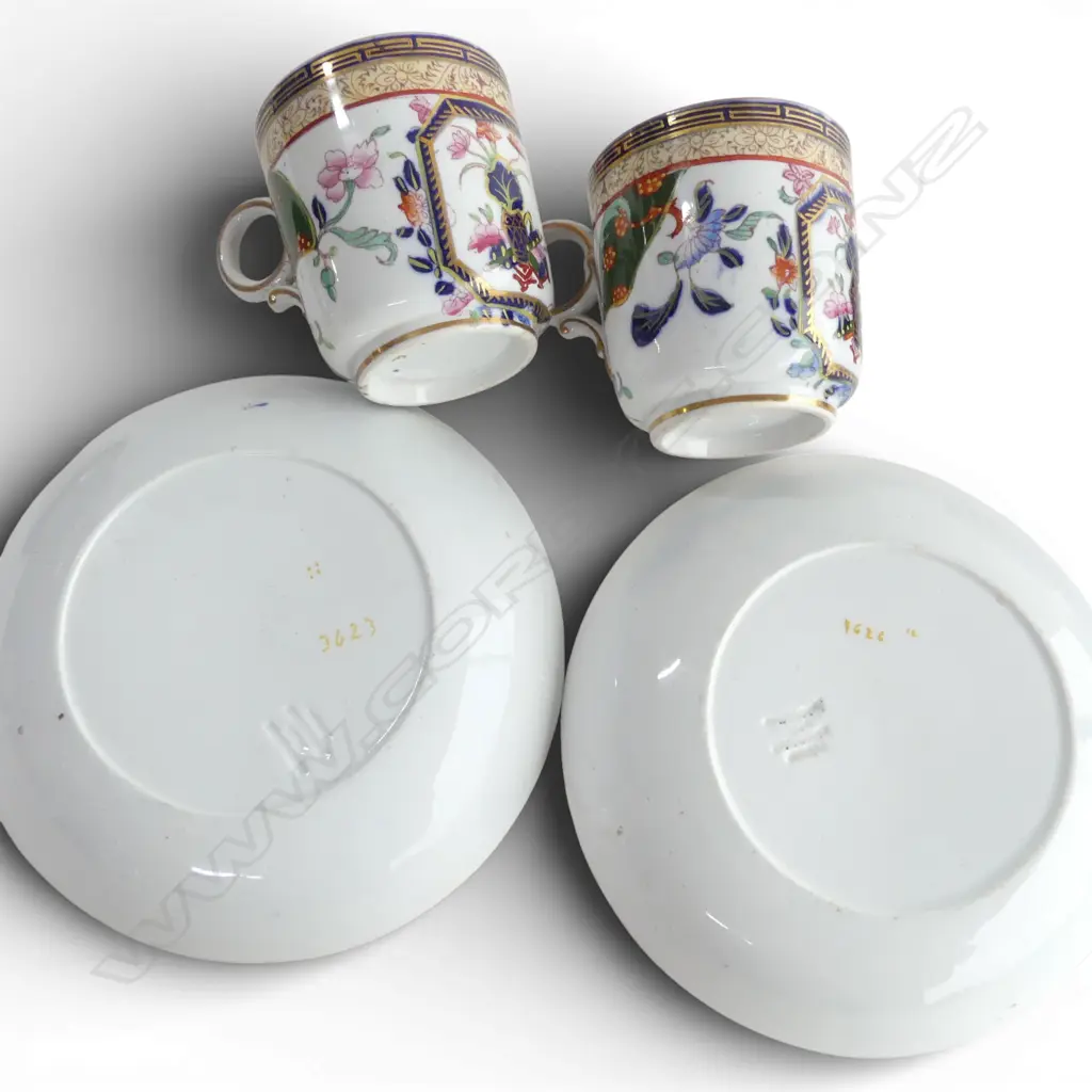 2 VICTORIAN IMARI CAPS & SAUCERS + 3 OLD SMALL LIDDED BOXES + EBONISED & SILVER PIN CUSHION Image 1++