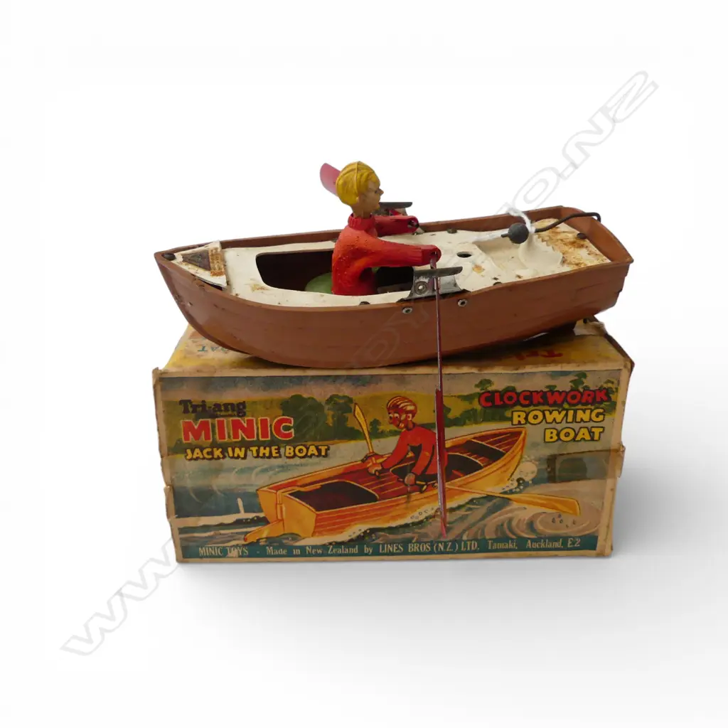 VINTAGE TRI-ANG 'JACK IN THE BOAT' CLOCKWORK ROWING BOAT original play worn box W.170mm Image 1++