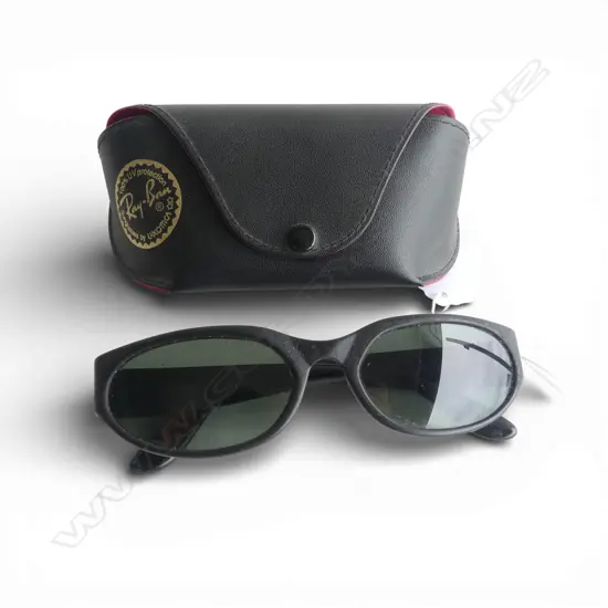 2PS  PR RAY BAN NEW WAYFARER SUNGLASSES, LEATHER RAY BAN CASE