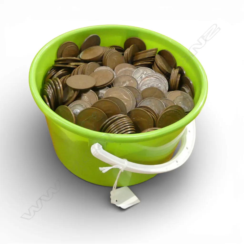 NZ COPPER PENNIES Image 1++