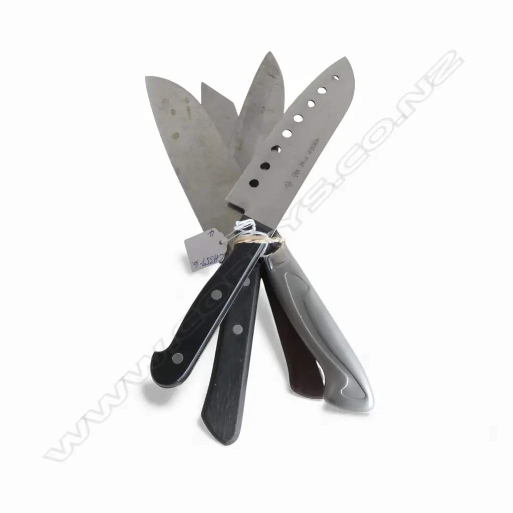 4 JAPANESE CHEF'S KNIVES signed blades. Longest 295mm Image 1++