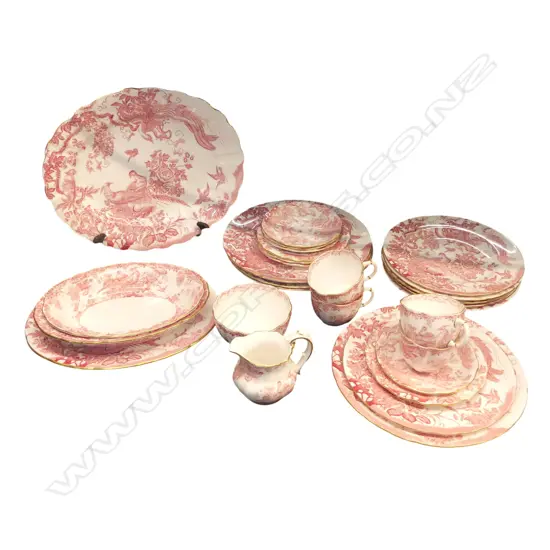 ROYAL CROWN DERBY 'AVES' PATTERN BONE CHINA, 28 PCS