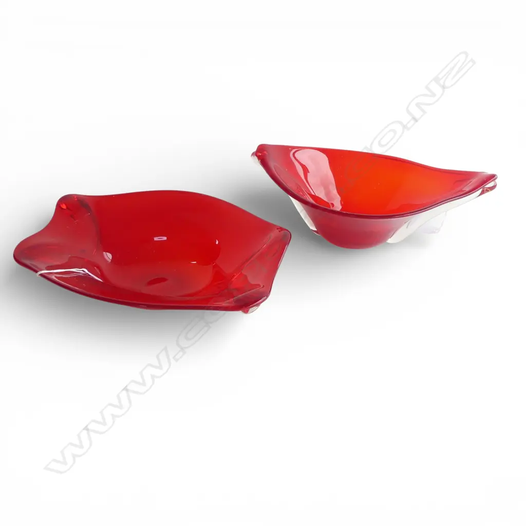 2 RETRO STUDIO RED GLASS BOWLS L270MM Image 1++