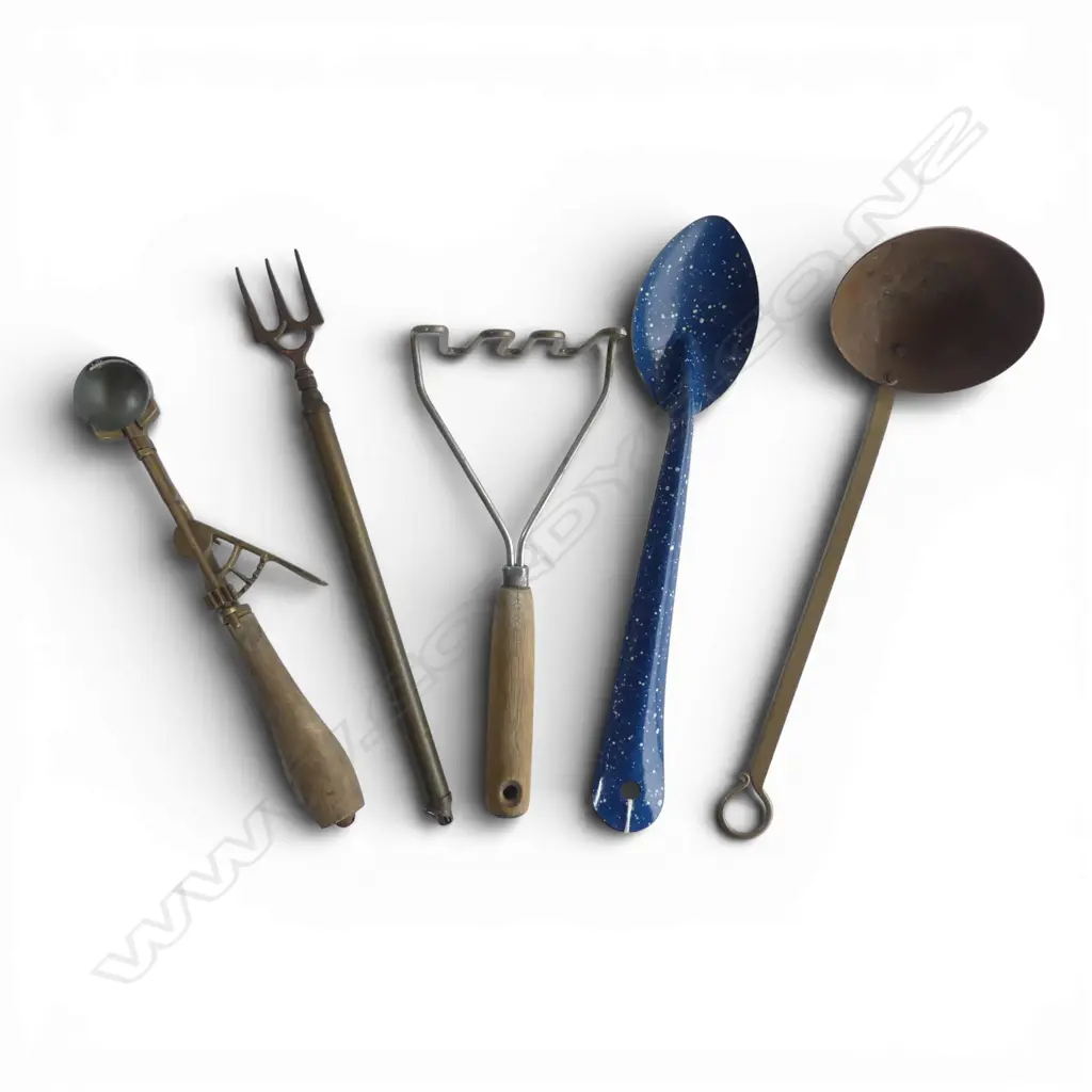 5 VINTAGE KITCHEN IMPLEMENTS: enamelled spoon. extending toasting fork. Copper & brass ladle. masher w break + scooper Image 1++