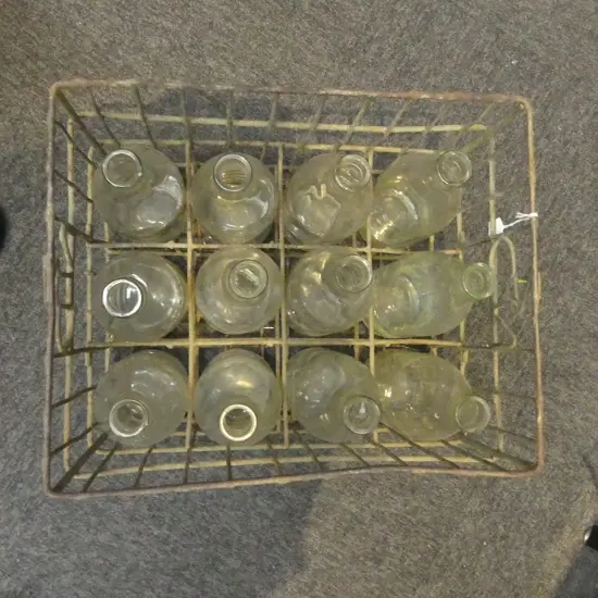 N.Z.D. 12 SLOT MILK CRATE w. 10 GLASS N.Z. CO-OP DIARY EPSOM QUART BOTTLES + 2 OTHER N.Z. MILK BOTTLES