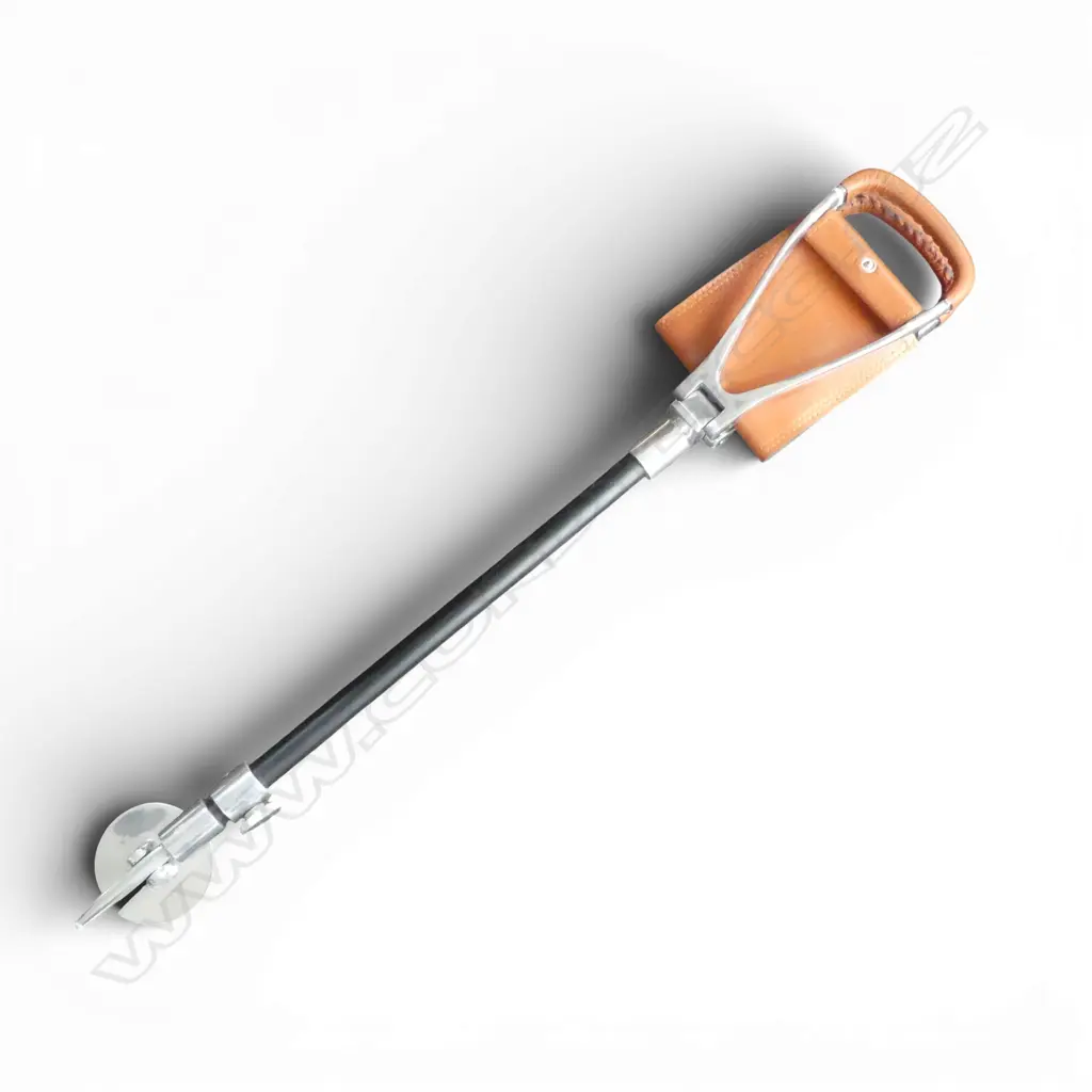 MODERN LEATHER & ALUMINIUM ADJUSTABLE SHOOTING STICK / SEAT Image 1++