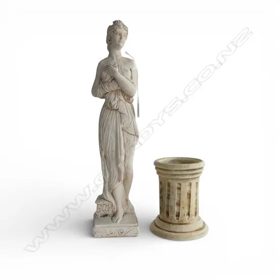 CONCRETE CLASSICAL WOMAN + STAND H.615mm