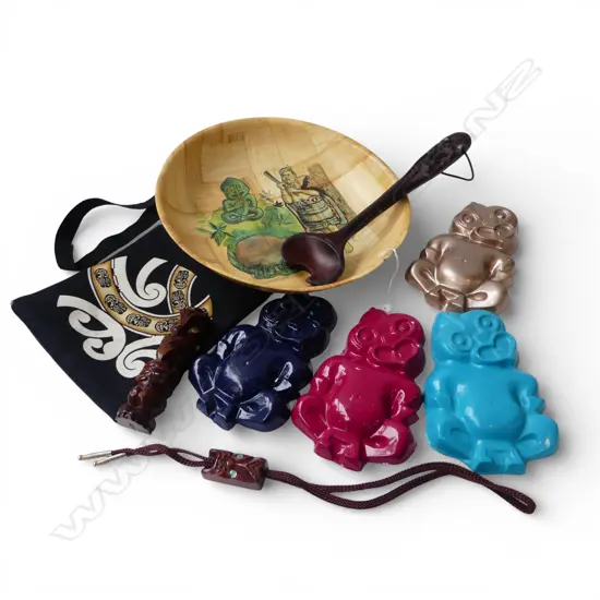 ASST. MAORI/NZ ITEMS incl. 4 PLASTER CAST TIKIS