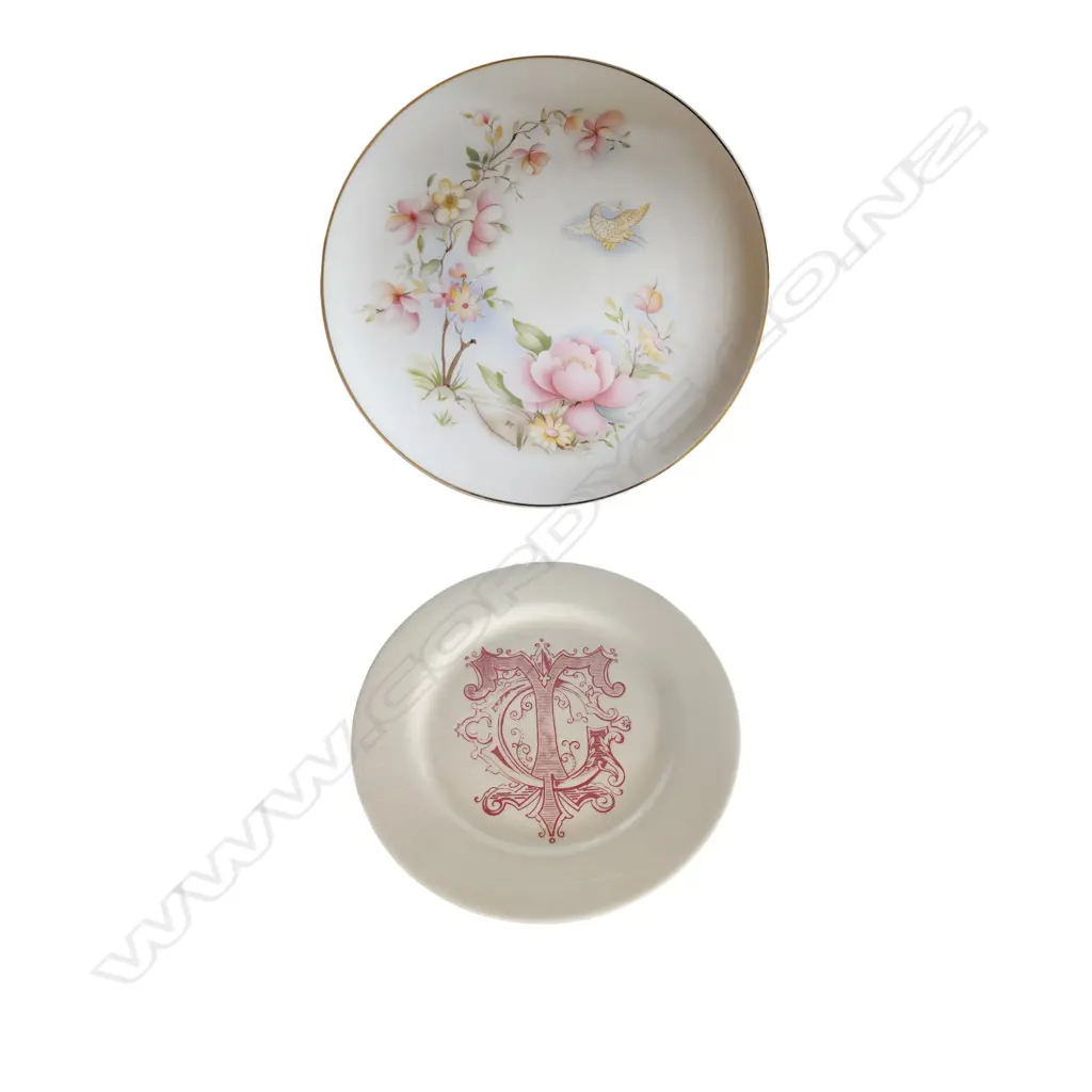 TRELISE COOPER CERAMIC PLATE AND PORCELAIN PLATE WITH A FLORAL AND SWAN PATTERN Image 1++