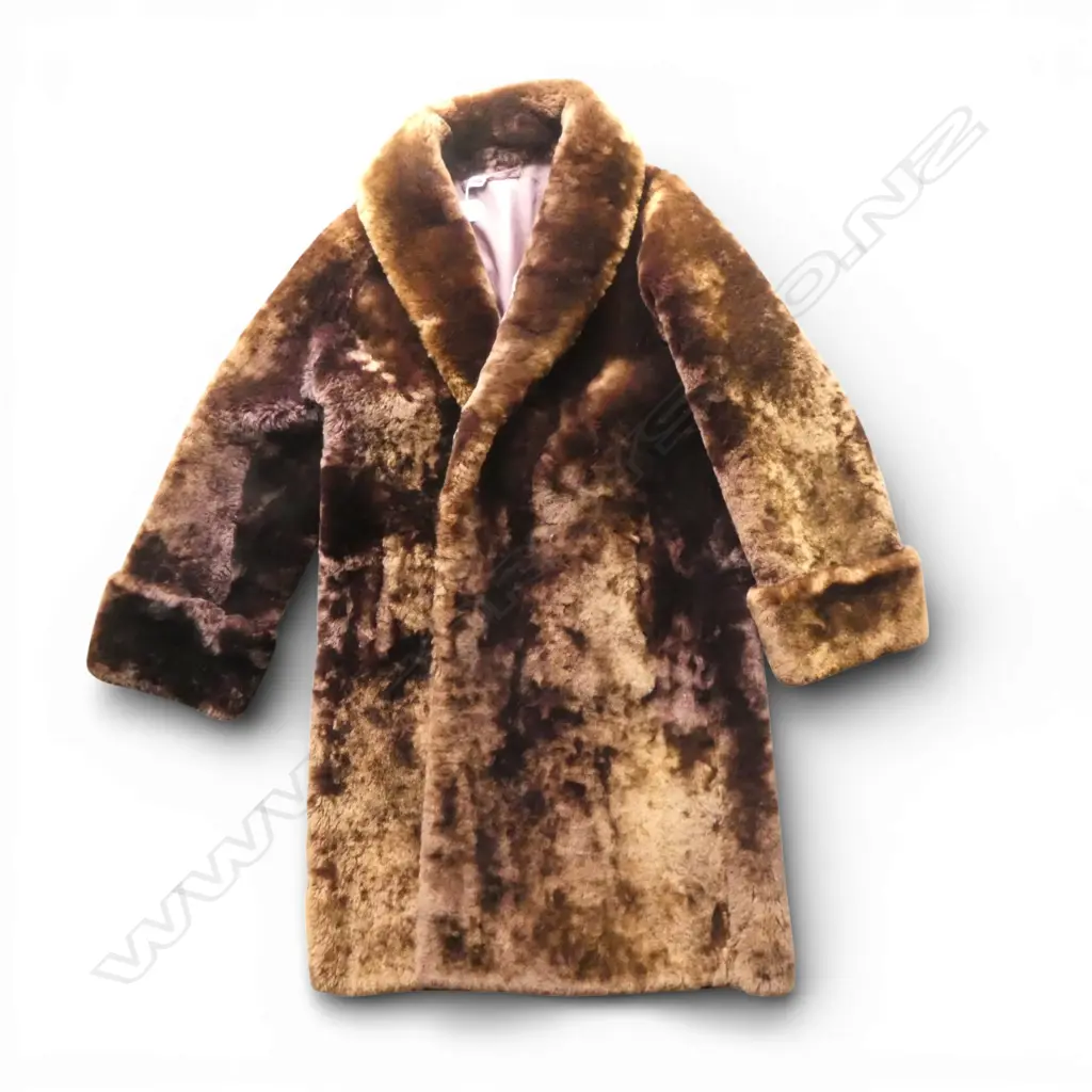 VINTAGE BEAVER FUR 3/4 LENGTH COAT Image 1++