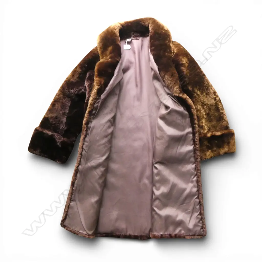 VINTAGE BEAVER FUR 3/4 LENGTH COAT Image 1++