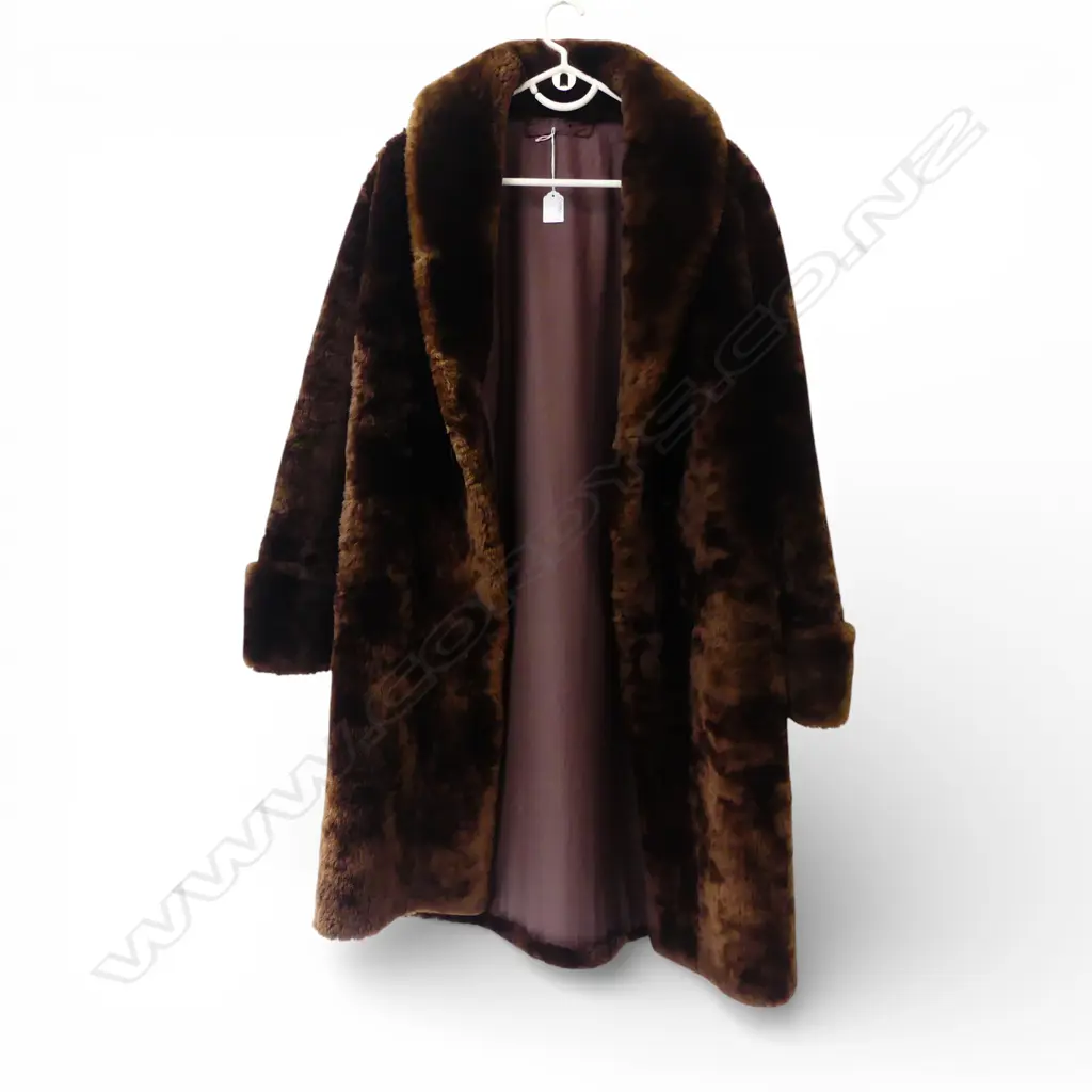 VINTAGE BEAVER FUR 3/4 LENGTH COAT Image 1++