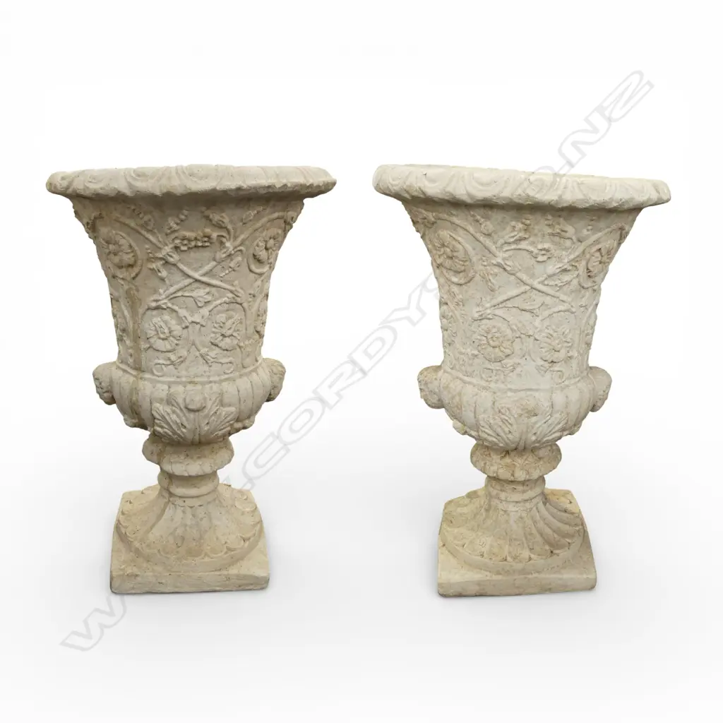 LG PR CONCRETE GARDEN URNS H.770mm, 490mm dia Image 1++