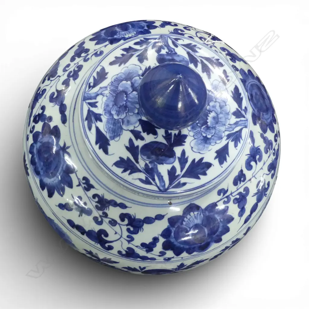 VERY LARGE CHINESE BLUE & WHITE LIDDED URN. Painted w dragon phoenix & blossom. H.520mm. Image 1++