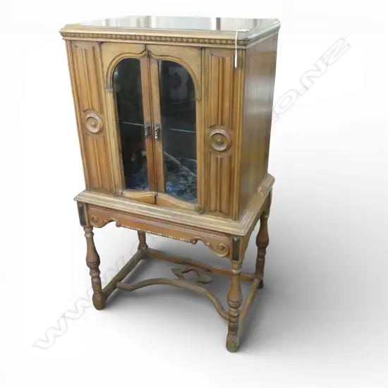 GLAZED DISPLAY CABINET 640x440x1210mm