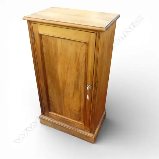 WOODEN WINE CABINET 590x385x1065mm