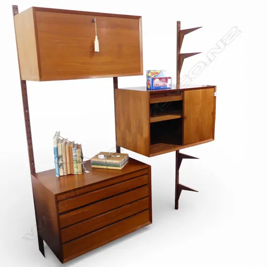 MID CENTURY / RETRO WALL UNIT 1590x480x2020mm