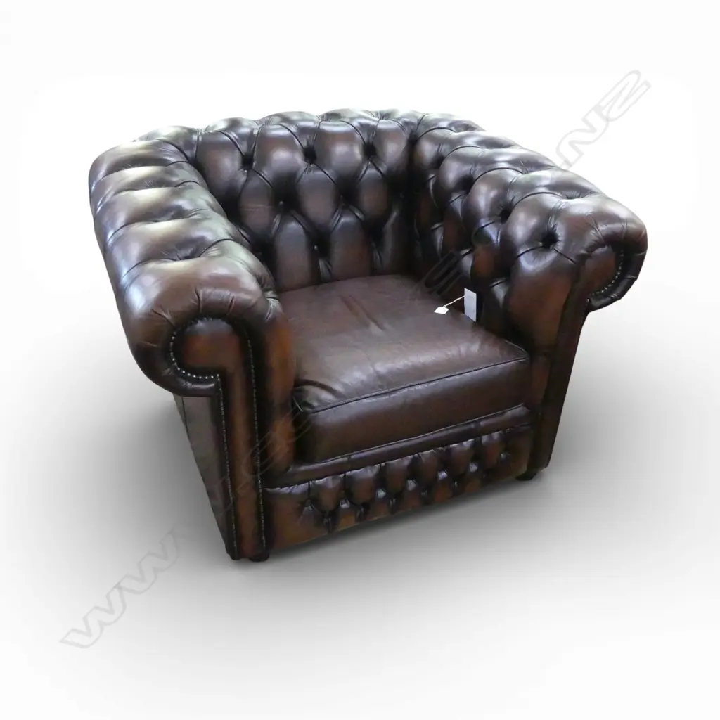 GASCOIGNE CHESTERFIELD TUB CHAIR 1030x890x720mm Image 1++
