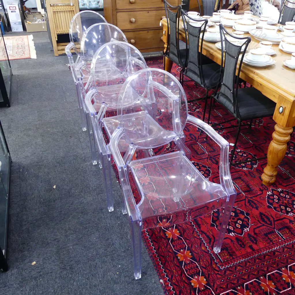 SET OF 4 GHOST TYPE CLEAR CHAIRS Image 1++