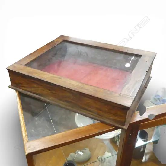 TABLE TOP DISPLAY CABINET 690x540x175mm