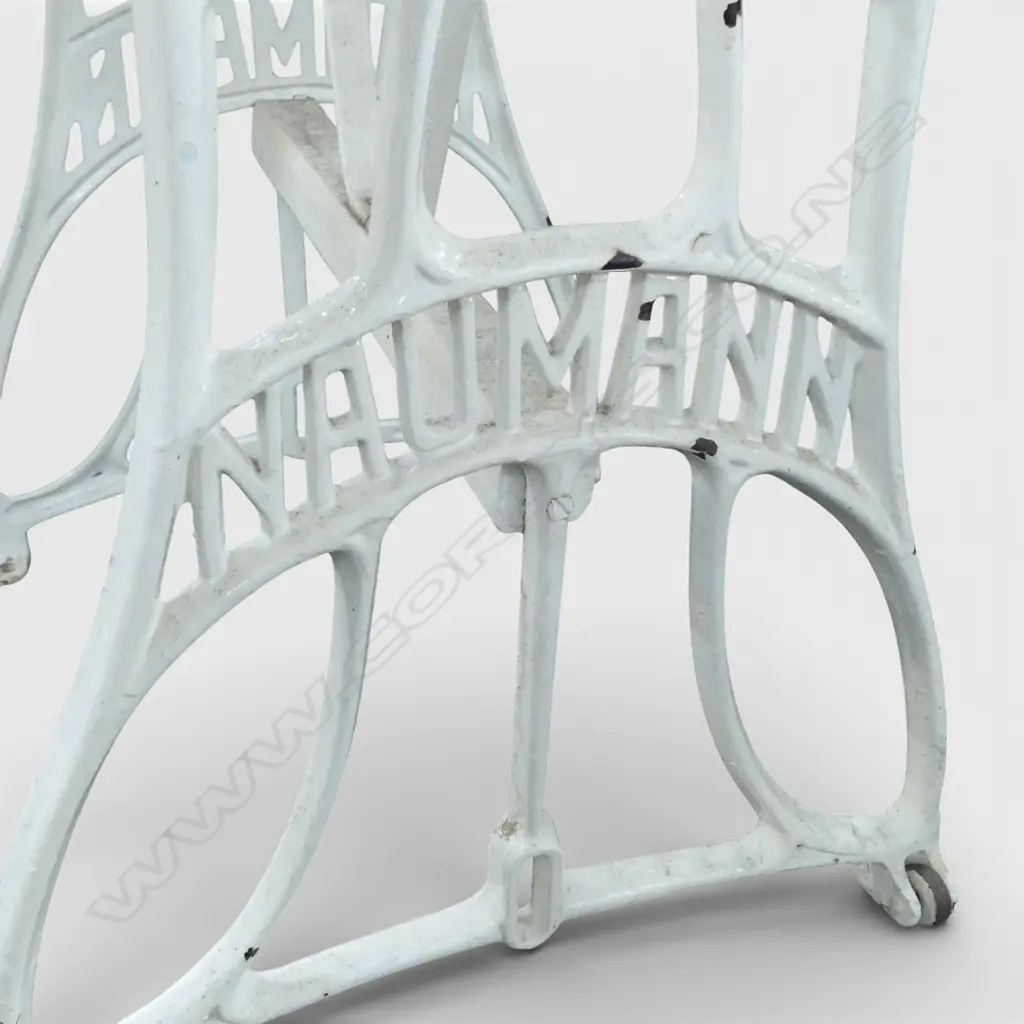 TABLE w. WHITE PAINTED CAST IRON 'NAUMANN' BASE 580x580x790mm Image 1++