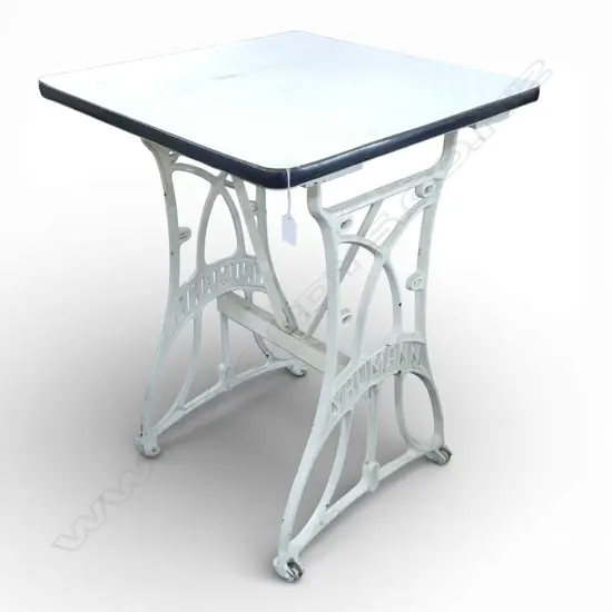 TABLE w. WHITE PAINTED CAST IRON 'NAUMANN' BASE 580x580x790mm